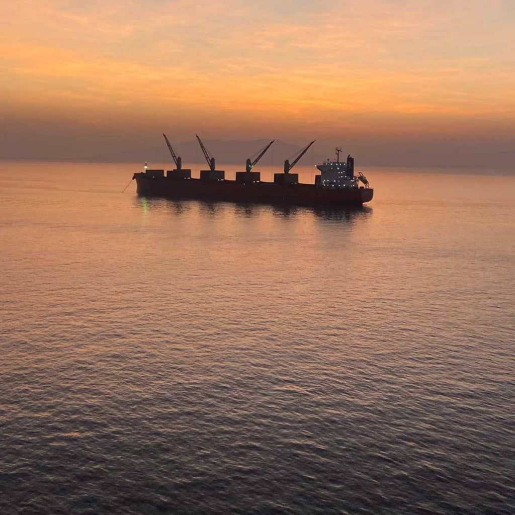 Hington Klarsey: oil tanker in the sea at dawn