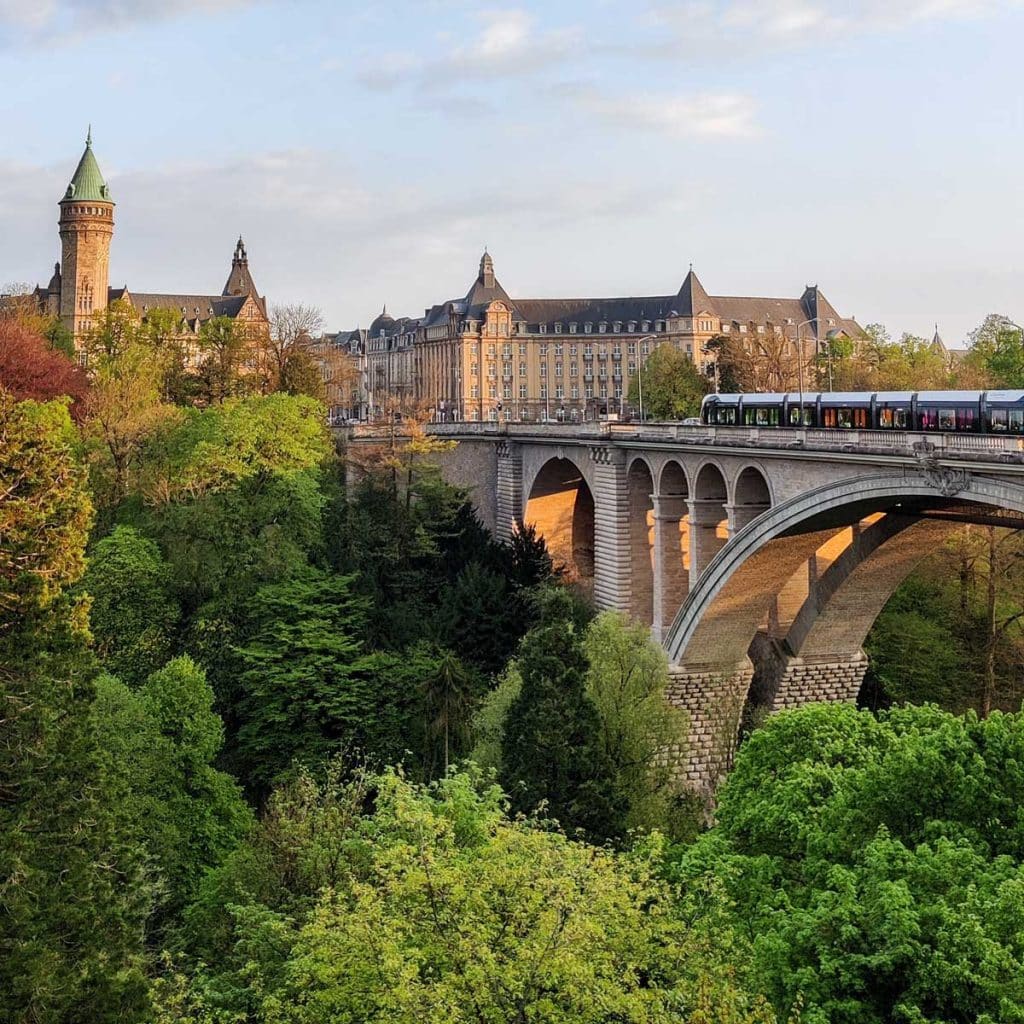 Hington Klarsey: view of Luxembourg City, Bank